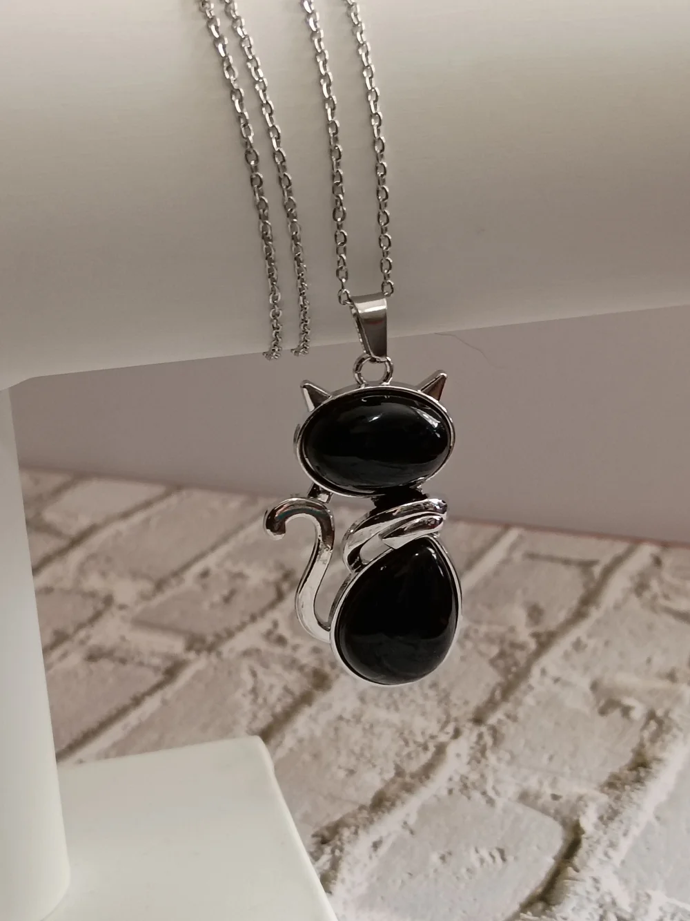 Black Agate Natural Crystal Gemstone Cat Pendant Necklace Stainless Steel 17-in